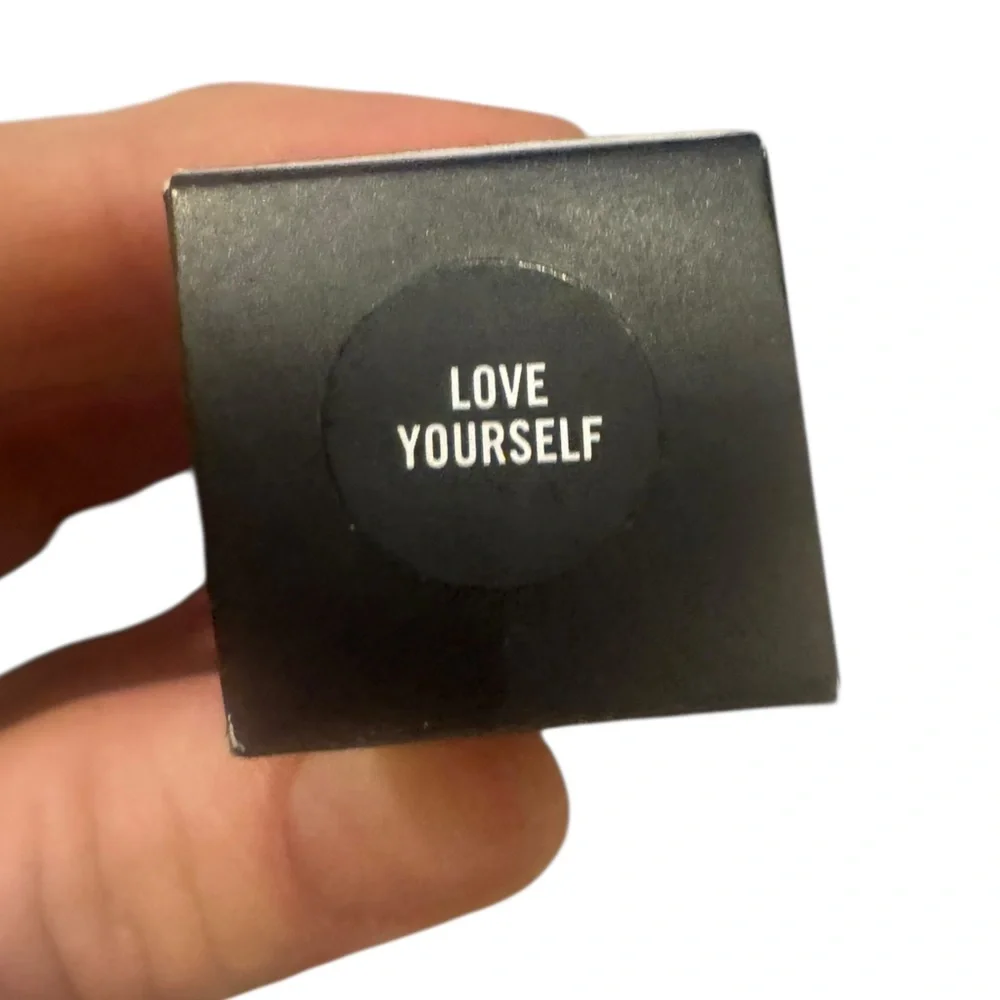 MAC Dazzleshadow Liquid Eyeshadow “love yourself”